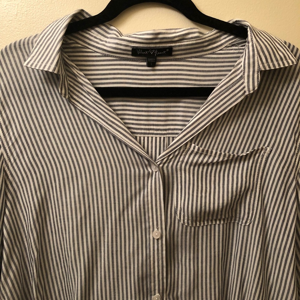Striped long sleeve button down 🎀